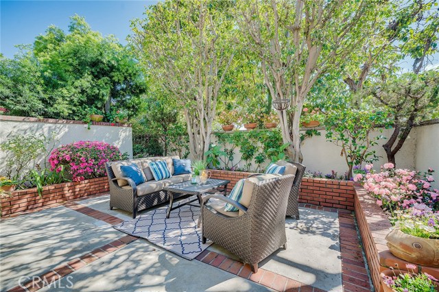 14 Bermuda Court, Manhattan Beach, California 90266, 2 Bedrooms Bedrooms, ,1 BathroomBathrooms,Residential,Sold,Bermuda,SB20058467