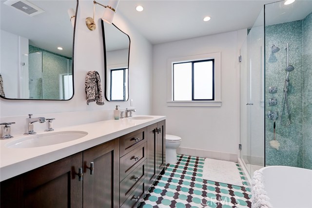 585 29th Street, Manhattan Beach, California 90266, 4 Bedrooms Bedrooms, ,3 BathroomsBathrooms,Residential,Sold,29th,SB21019167