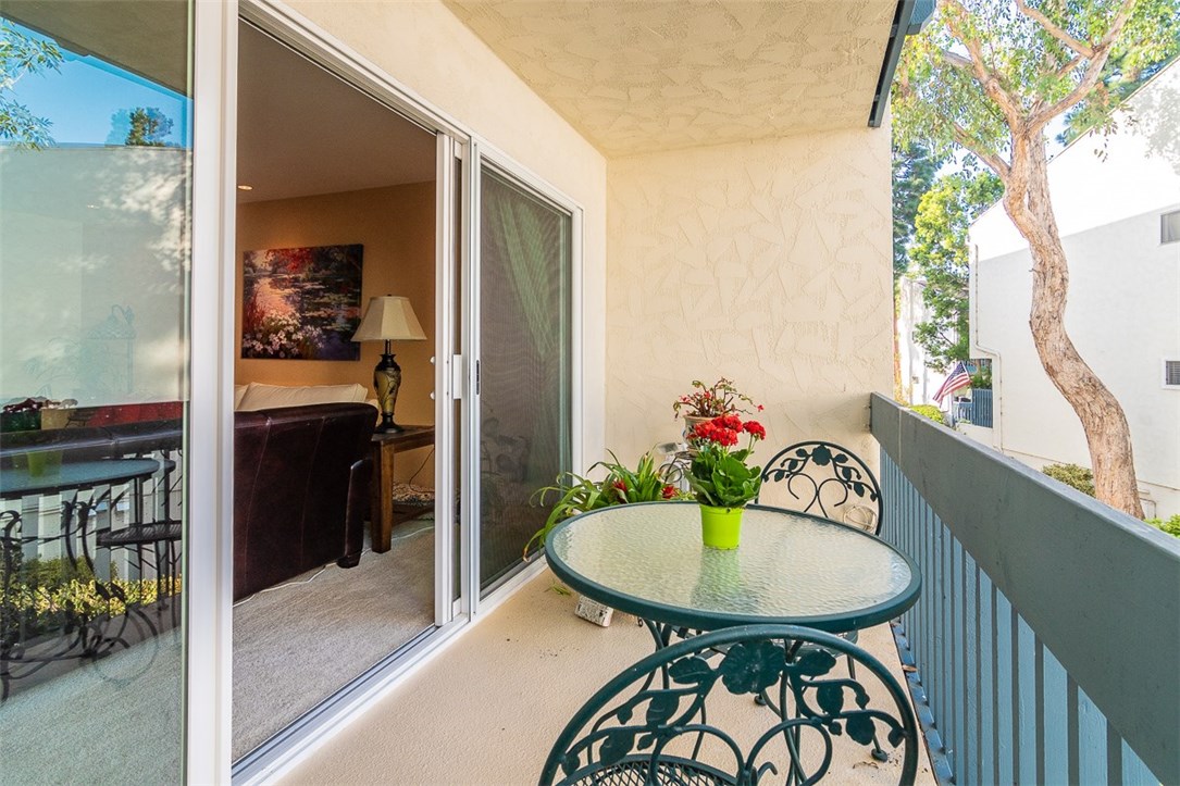 643 Prospect Avenue, Redondo Beach, California 90277, 2 Bedrooms Bedrooms, ,1 BathroomBathrooms,Residential,Sold,Prospect,SB18271931