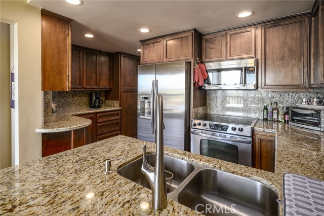 15 Oaktree Lane, Rolling Hills Estates, California 90274, 3 Bedrooms Bedrooms, ,1 BathroomBathrooms,Residential,Sold,Oaktree,PV19262443