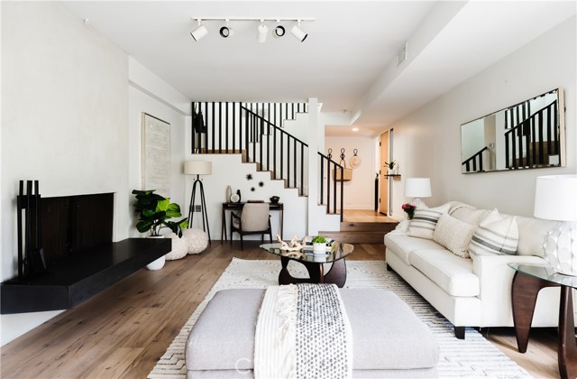 587 36th Street, Manhattan Beach, California 90266, 3 Bedrooms Bedrooms, ,2 BathroomsBathrooms,Residential,Sold,36th,SB21105044