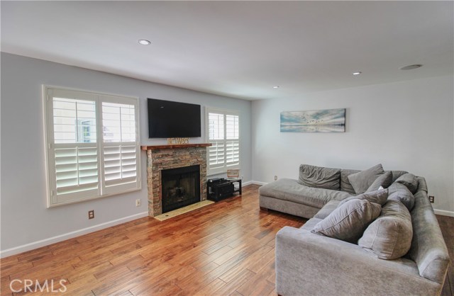 107 Helberta Avenue, Redondo Beach, California 90277, 3 Bedrooms Bedrooms, ,3 BathroomsBathrooms,Residential,Sold,Helberta,CV20148362