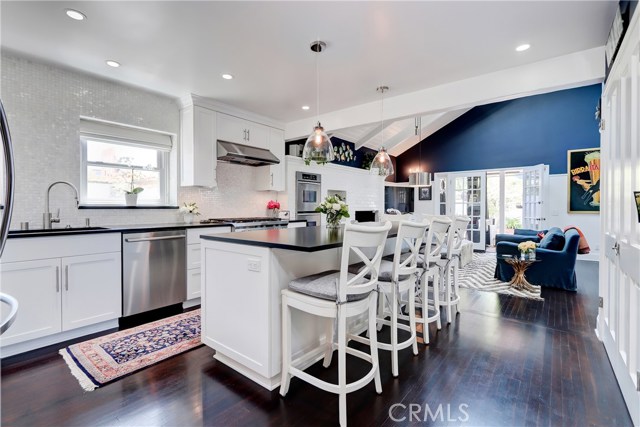 668 36th Street, Manhattan Beach, California 90266, 3 Bedrooms Bedrooms, ,2 BathroomsBathrooms,Residential,Sold,36th,SB20089393