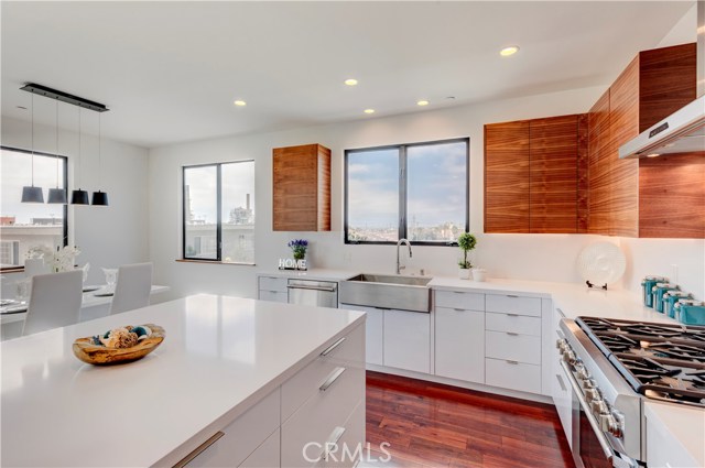 521 Gertruda, Redondo Beach, California 90277, 3 Bedrooms Bedrooms, ,4 BathroomsBathrooms,Residential,Sold,Gertruda,PV17183472