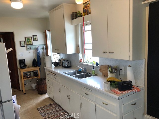 1032 Juanita Ave -Kitchen