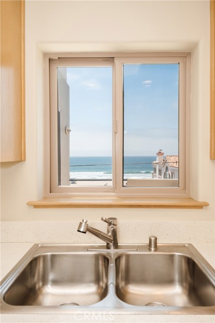 4010 Ocean Drive, Manhattan Beach, California 90266-4309, 2 Bedrooms Bedrooms, ,1 BathroomBathrooms,Residential,Sold,Ocean,SB20109555