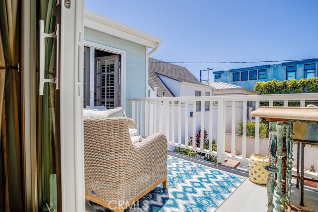 464 35th Street, Manhattan Beach, California 90266, 4 Bedrooms Bedrooms, ,3 BathroomsBathrooms,Residential,Sold,35th,SB21164733