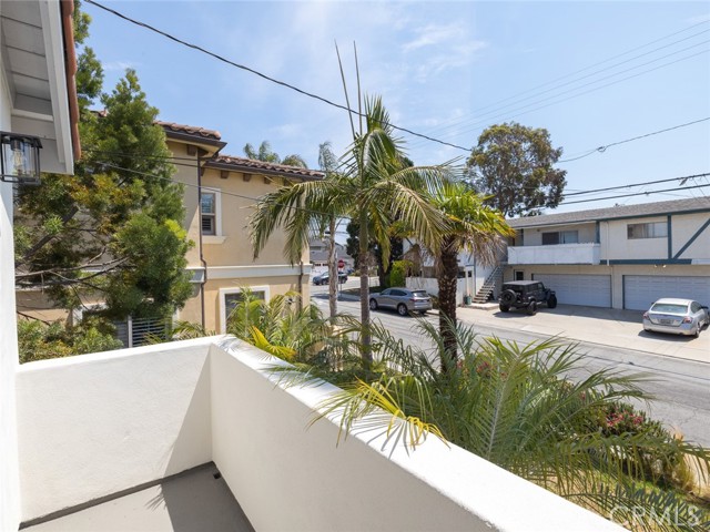 1111 Slauson Lane, Redondo Beach, California 90278, 4 Bedrooms Bedrooms, ,2 BathroomsBathrooms,Residential,Sold,Slauson,SB21124503