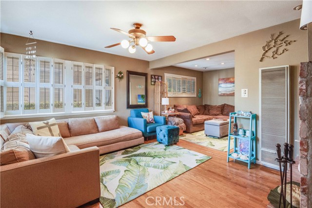 428 28th Street, Hermosa Beach, California 90254, 2 Bedrooms Bedrooms, ,1 BathroomBathrooms,Residential,Sold,28th,SB19275440