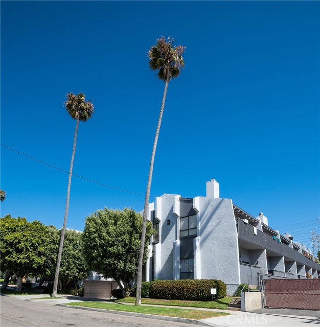 842 1st Street, Hermosa Beach, California 90254, 2 Bedrooms Bedrooms, ,3 BathroomsBathrooms,Residential,Sold,1st,SB20131143