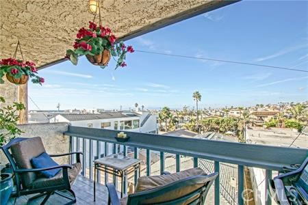 77 15th Street, Hermosa Beach, California 90254, 2 Bedrooms Bedrooms, ,2 BathroomsBathrooms,Residential,Sold,15th,SB20230357