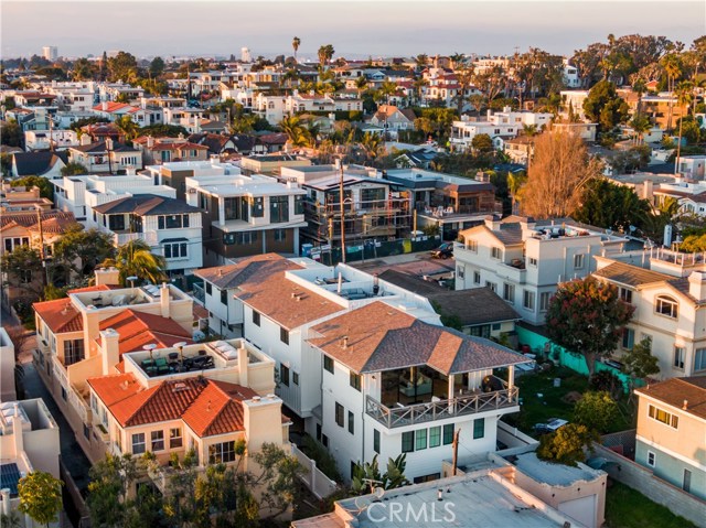 942 15th Street, Hermosa Beach, California 90254, 4 Bedrooms Bedrooms, ,2 BathroomsBathrooms,Residential,Sold,15th,SB20137355