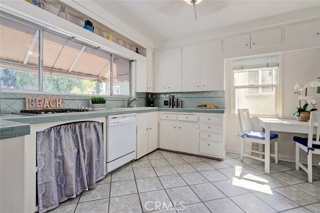 118 Helberta Avenue, Redondo Beach, California 90277, 3 Bedrooms Bedrooms, ,3 BathroomsBathrooms,Residential,Sold,Helberta,SB18247405