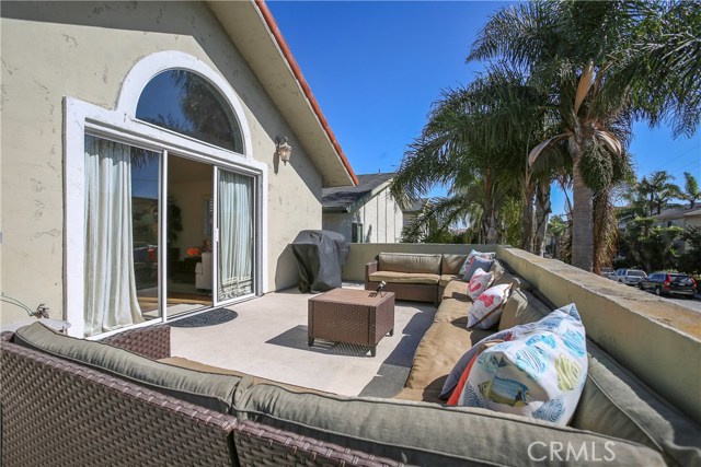 1909 Mathews Avenue, Redondo Beach, California 90278, 3 Bedrooms Bedrooms, ,2 BathroomsBathrooms,Residential,Sold,Mathews,SB19226291