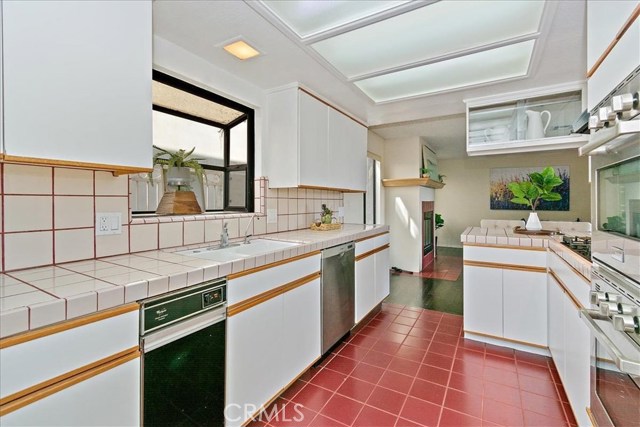 1287 7th Place, Hermosa Beach, California 90254, 4 Bedrooms Bedrooms, ,3 BathroomsBathrooms,Residential,Sold,7th,TR19240895