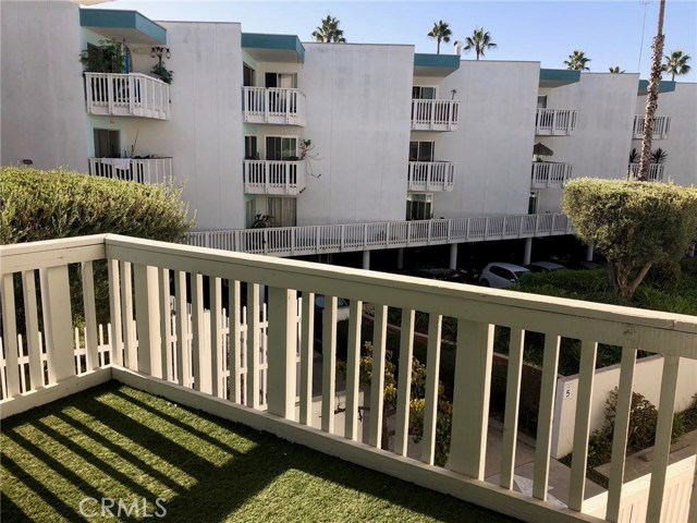 610 The Village, Redondo Beach, California 90277, 1 Bedroom Bedrooms, ,1 BathroomBathrooms,Residential,Sold,The Village,SB19252588