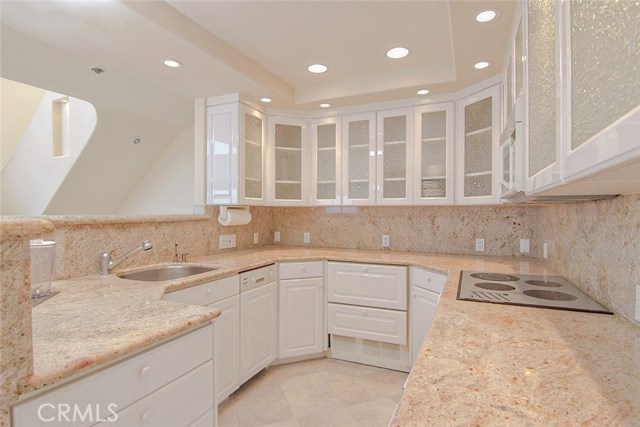 Full Convenience Kitchen with Custom Cabinetry and Recess Lighting