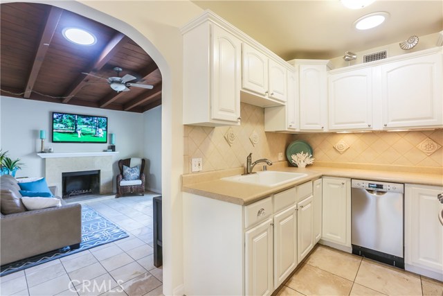 2621 Voorhees Avenue, Redondo Beach, California 90278, 3 Bedrooms Bedrooms, ,2 BathroomsBathrooms,Residential,Sold,Voorhees,SB17083243