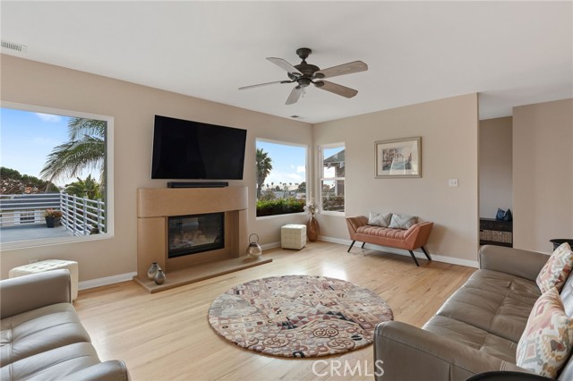 323 Avenue G, Redondo Beach, California 90277, 4 Bedrooms Bedrooms, ,1 BathroomBathrooms,Residential,Sold,Avenue G,PV21158630