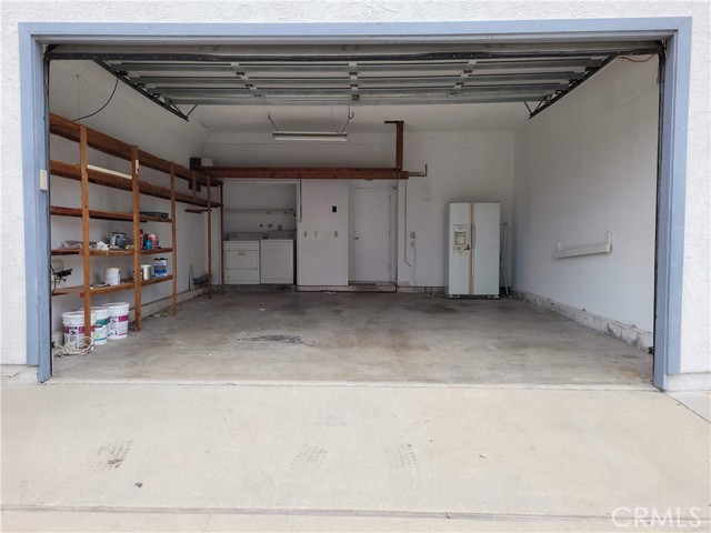 Garage with Washer/Dryer