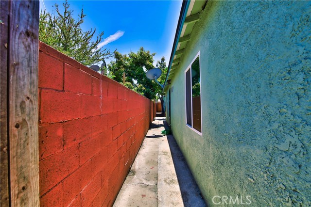 404 W Pear Street, Los Angeles, California 90222, 2 Bedrooms Bedrooms, ,1 BathroomBathrooms,Single family residence,For sale,Pear,RS20087034