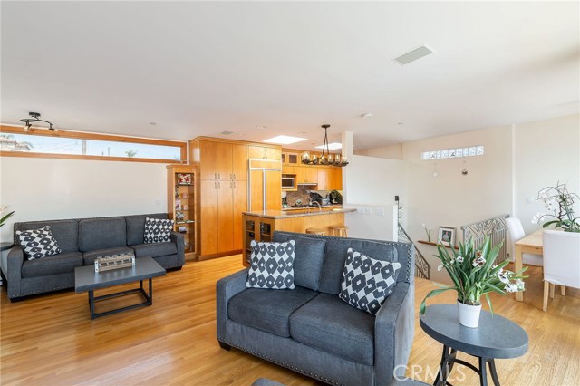 1209 Bayview Drive, Manhattan Beach, California 90266, 2 Bedrooms Bedrooms, ,1 BathroomBathrooms,Residential,Sold,Bayview,SB19189797