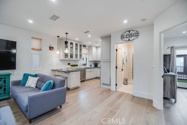 18228 Grevillea Avenue, Redondo Beach, California 90278, 4 Bedrooms Bedrooms, ,2 BathroomsBathrooms,Residential,Sold,Grevillea,SB20254175