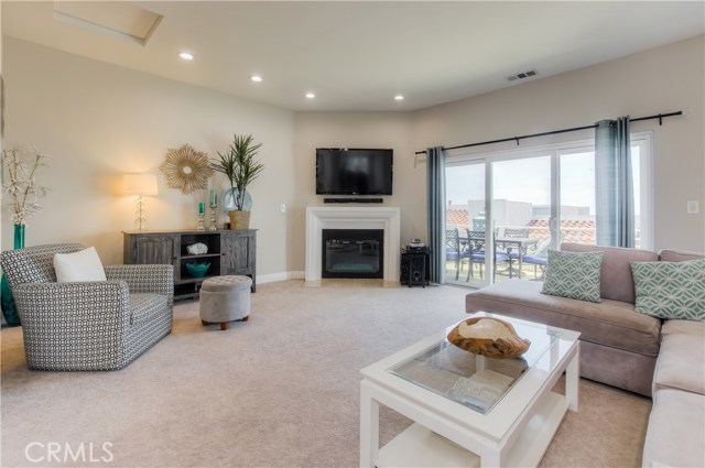 712 Beryl Street, Redondo Beach, California 90277, 4 Bedrooms Bedrooms, ,2 BathroomsBathrooms,Residential,Sold,Beryl,SB18099904