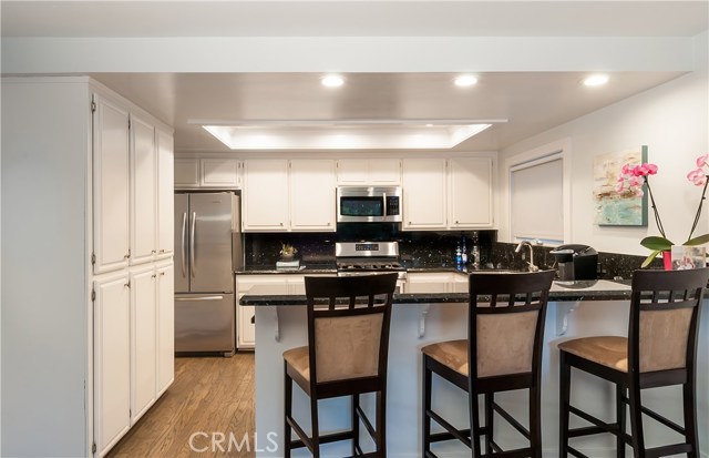 201 24th Street, Hermosa Beach, California 90254, 3 Bedrooms Bedrooms, ,2 BathroomsBathrooms,Residential,Sold,24th,SB17267233