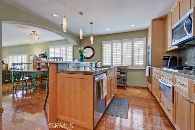 105 Irena Avenue, Redondo Beach, California 90277, 3 Bedrooms Bedrooms, ,3 BathroomsBathrooms,Residential,Sold,Irena,SB18189275