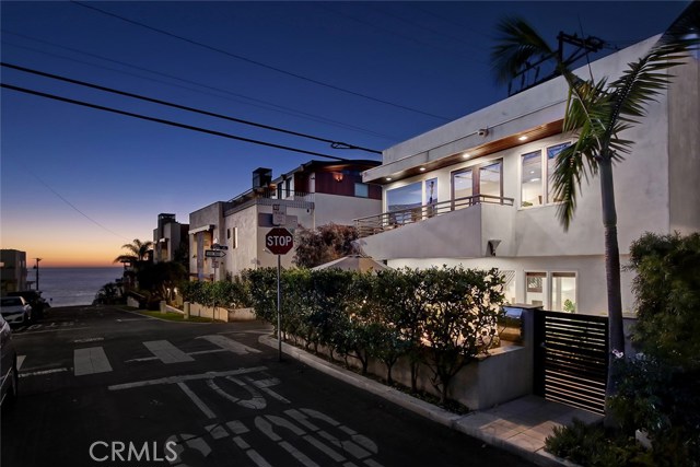 417 27th Street, Manhattan Beach, California 90266, 3 Bedrooms Bedrooms, ,1 BathroomBathrooms,Residential,Sold,27th,SB21023616