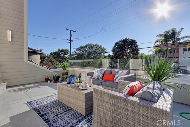 508 Juanita Avenue, Redondo Beach, California 90277, 3 Bedrooms Bedrooms, ,2 BathroomsBathrooms,Residential,Sold,Juanita,SB19017589