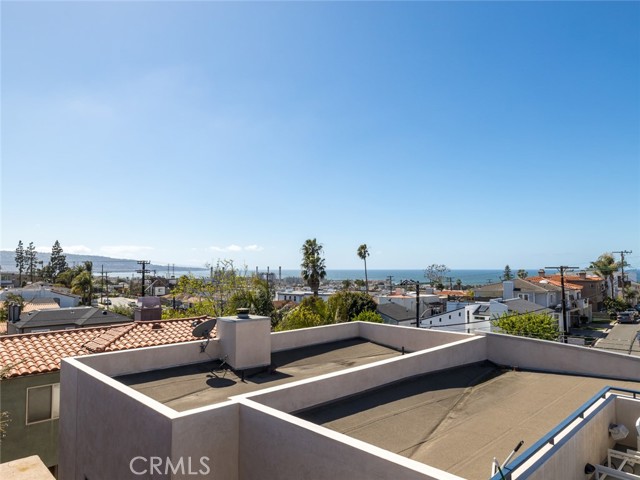 1122 8th Street, Hermosa Beach, California 90254, 5 Bedrooms Bedrooms, ,4 BathroomsBathrooms,Residential,Sold,8th,TR21042342