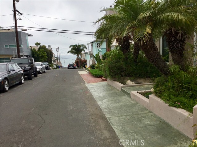 W. view of 34th st in front of the house.