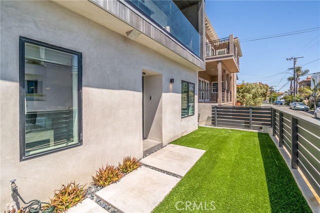 1017 8th Street, Hermosa Beach, California 90254, 3 Bedrooms Bedrooms, ,2 BathroomsBathrooms,Residential,Sold,8th,SB21081881