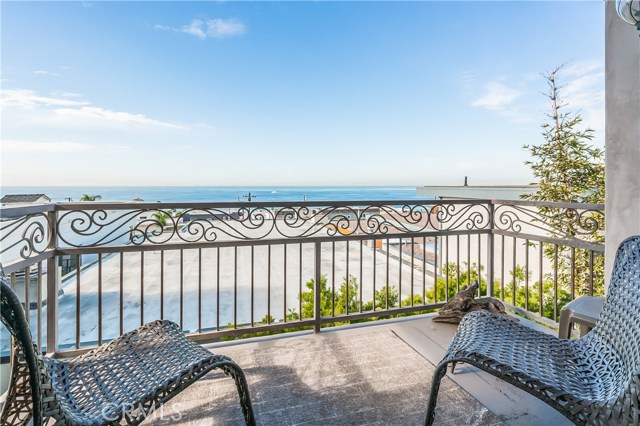 1209 Bayview Drive, Manhattan Beach, California 90266, 2 Bedrooms Bedrooms, ,1 BathroomBathrooms,Residential,Sold,Bayview,SB19189797