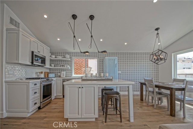 129 38th Street, Manhattan Beach, California 90266, 6 Bedrooms Bedrooms, ,6 BathroomsBathrooms,Residential,Sold,38th,SB21024072