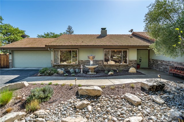 Detail Gallery Image 1 of 1 For 214 Fairview Ln, Paso Robles,  CA 93446 - 3 Beds | 2 Baths