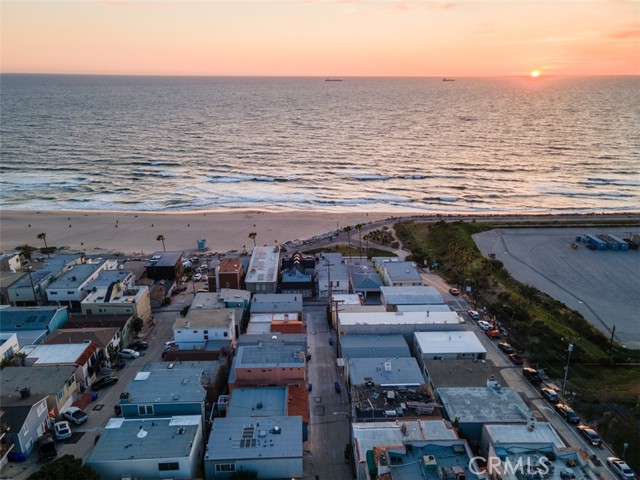 200 Gull Street, Manhattan Beach, California 90266, 3 Bedrooms Bedrooms, ,1 BathroomBathrooms,Residential,Sold,Gull,OC21063409