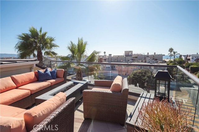 100 8th Street, Hermosa Beach, California 90254, 2 Bedrooms Bedrooms, ,1 BathroomBathrooms,Residential,Sold,8th,SB20203822