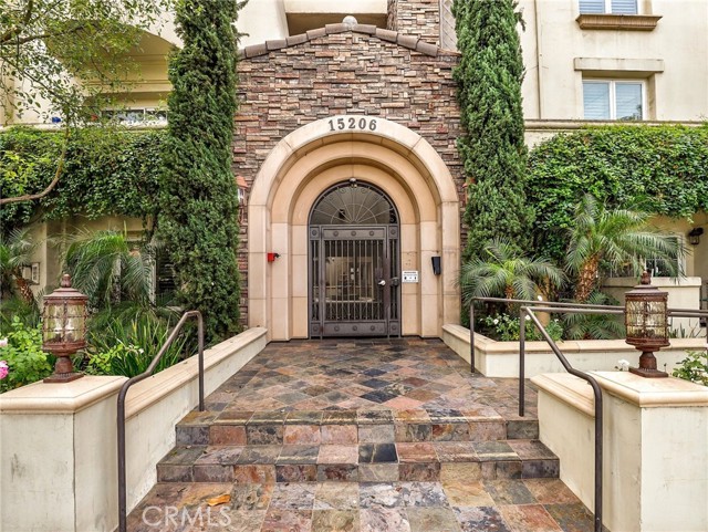Detail Gallery Image 1 of 1 For 15206 Burbank Bld #301,  Sherman Oaks,  CA 91411 - 2 Beds | 3 Baths