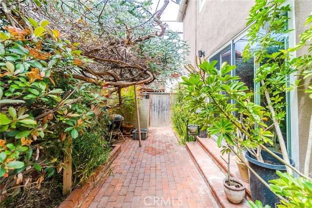 126 8th Street, Hermosa Beach, California 90254, 2 Bedrooms Bedrooms, ,2 BathroomsBathrooms,Residential,Sold,8th,SB18121226