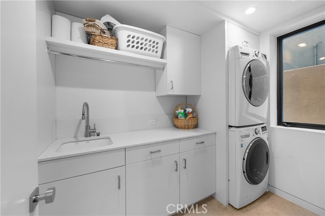 733 12th Street, Manhattan Beach, California 90266, 5 Bedrooms Bedrooms, ,6 BathroomsBathrooms,Residential,Sold,12th,SB21089898