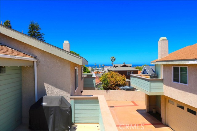 211 Helberta Avenue, Redondo Beach, California 90277, 2 Bedrooms Bedrooms, ,2 BathroomsBathrooms,Residential,Sold,Helberta,RS19118190