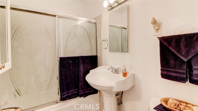 2715 183rd Street, Redondo Beach, California 90278, 3 Bedrooms Bedrooms, ,2 BathroomsBathrooms,Residential,Sold,183rd,OC19218535