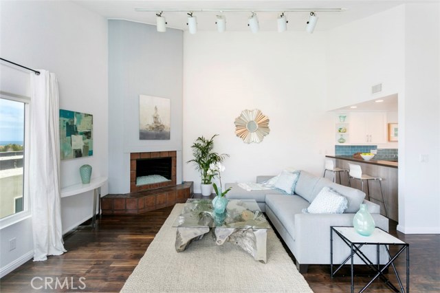 943 1st Street, Hermosa Beach, California 90254, 2 Bedrooms Bedrooms, ,2 BathroomsBathrooms,Residential,Sold,1st,SB17097562