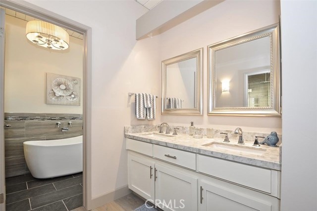 Twin sink vanity and soaker tub