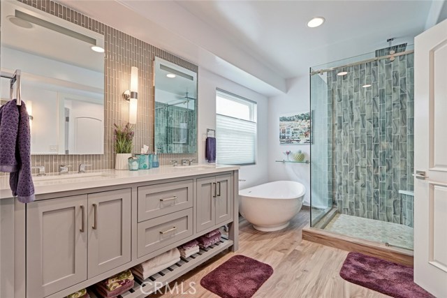 300 28th Street, Hermosa Beach, California 90254, 4 Bedrooms Bedrooms, ,4 BathroomsBathrooms,Residential,Sold,28th,SB18066666