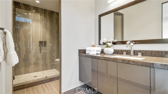 1000 Esplanade, Redondo Beach, California 90277, 3 Bedrooms Bedrooms, ,3 BathroomsBathrooms,Residential,Sold,Esplanade,SB17089223