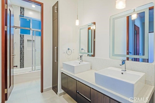 1014 Garnet Street, Redondo Beach, California 90277, 4 Bedrooms Bedrooms, ,3 BathroomsBathrooms,Residential,Sold,Garnet,OC17261734